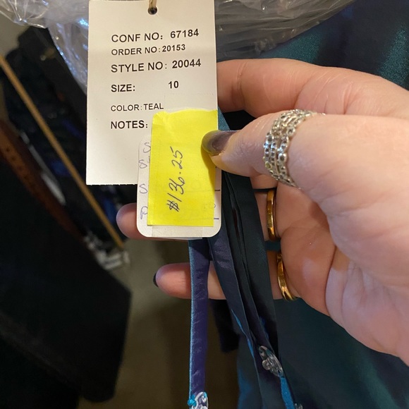 Cute chromatic bridesmaid dress - Picture 3 of 3